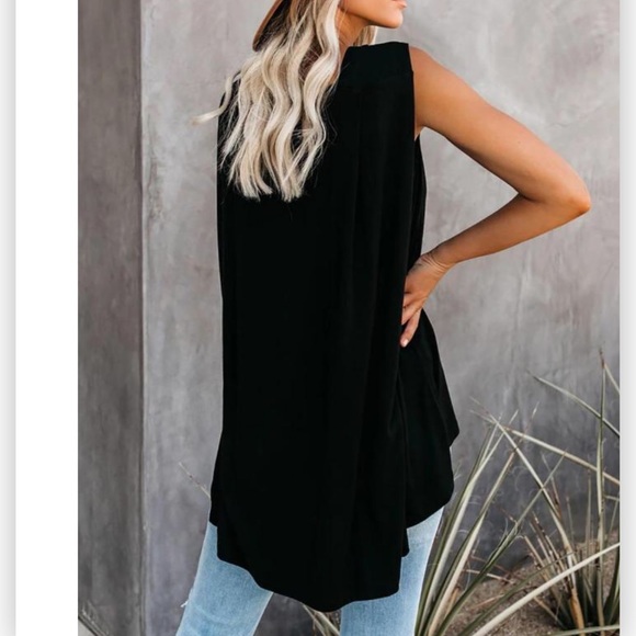 Black High/Low Sleeveless Top - Picture 3 of 6